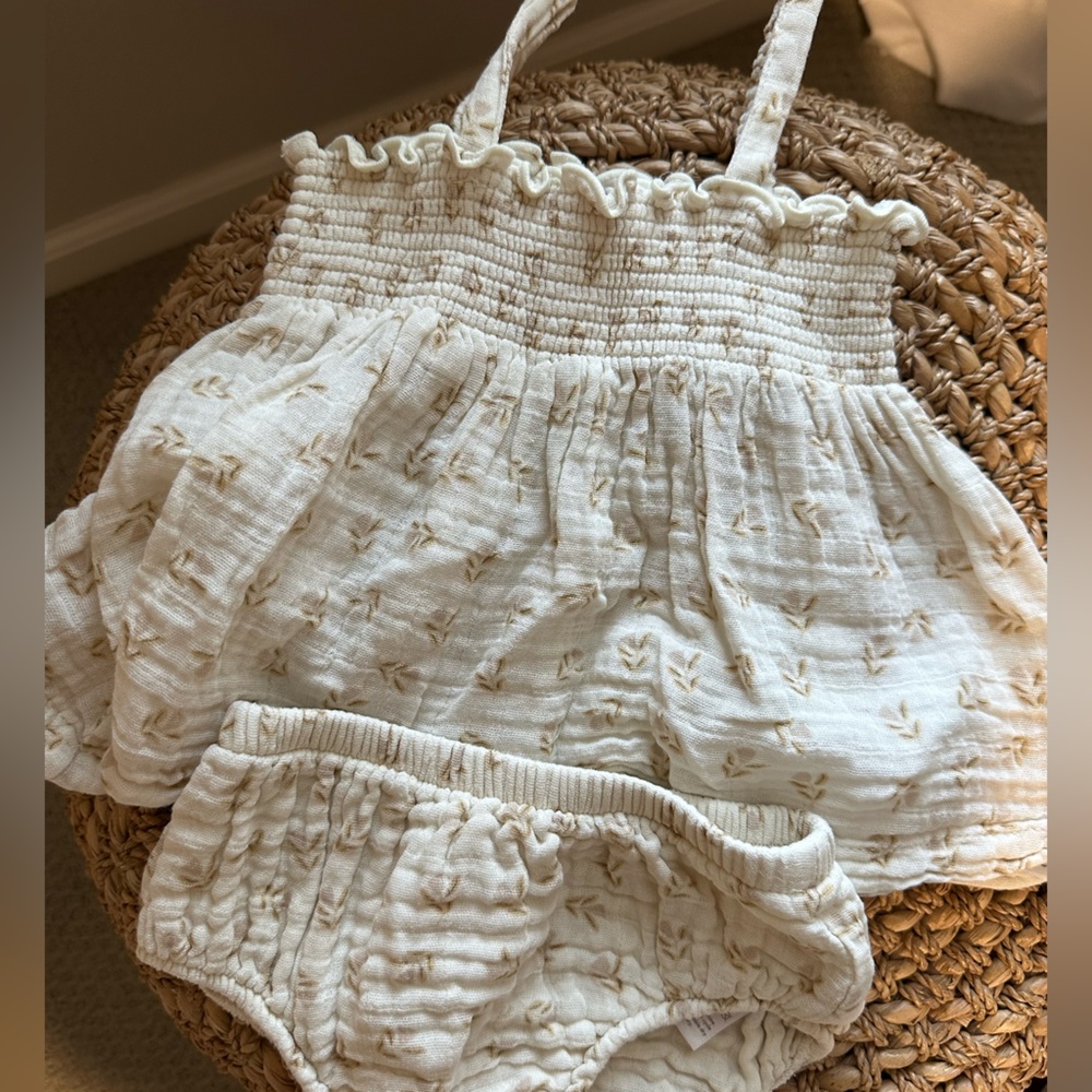 Angel Dear muslin 2 piece outfit 12-18 mo